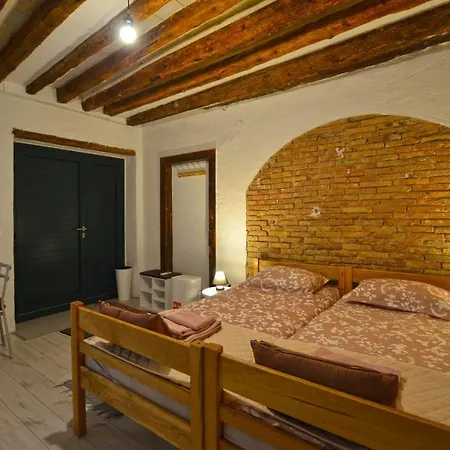 Studio 48 Old Town *