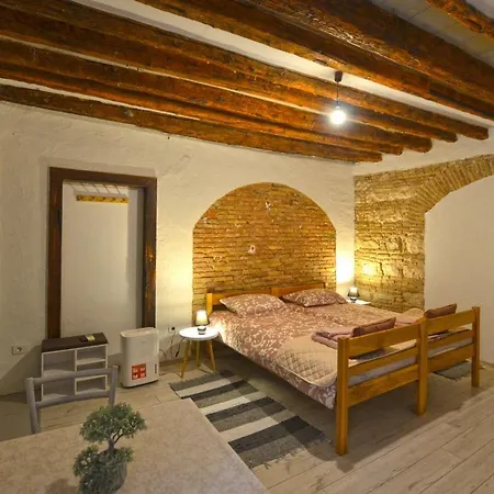 Studio 48 Old Town Apartment